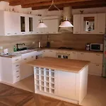 House With Private Pool Mokalo * אורביץ