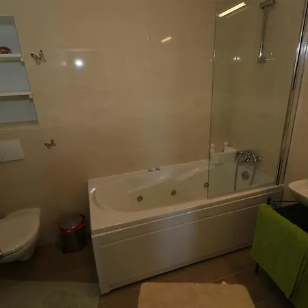 Villa House With Private Pool Mokalo
