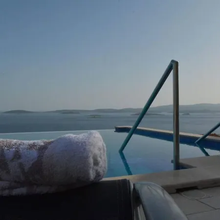 House With Private Pool Mokalo *