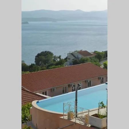 House With Private Pool Mokalo