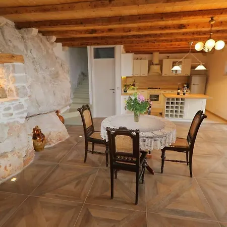 House With Private Pool Mokalo